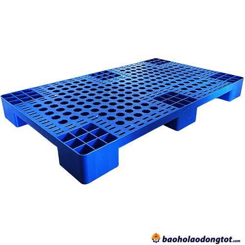 Pallet nhựa lót sàn