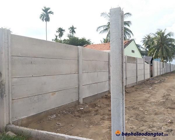 xây tường rào bằng tấm bê tông siêu nhẹ